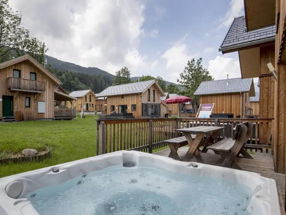 Appealing Chalet With hot tub