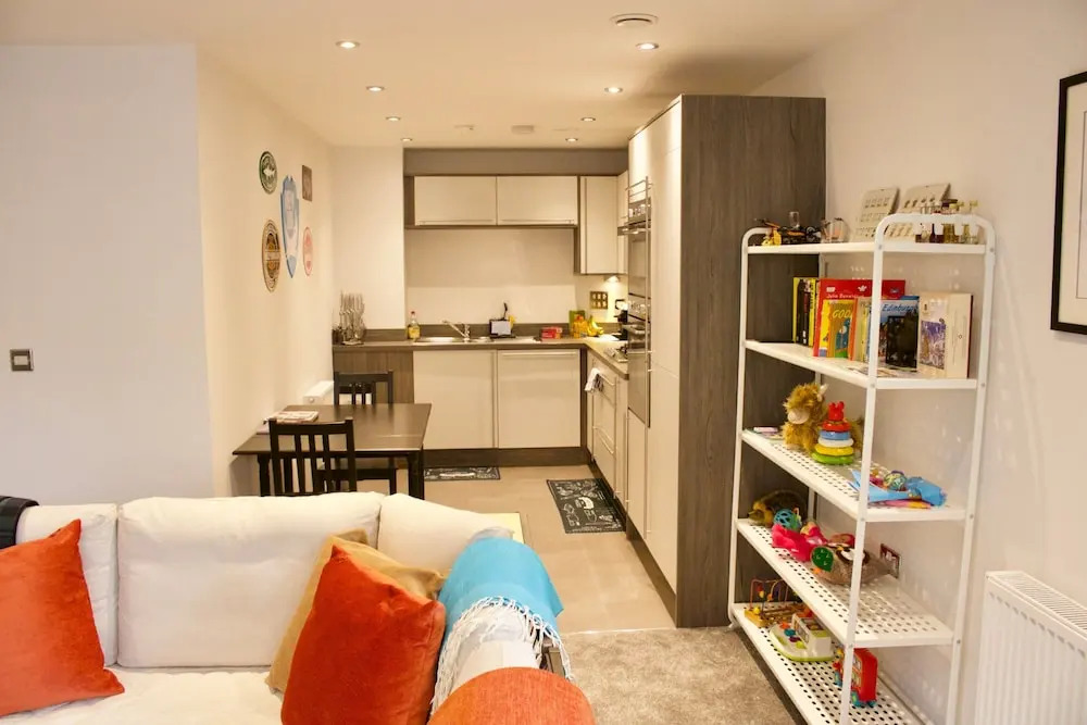 2 Bedroom Flat In Broughton Area