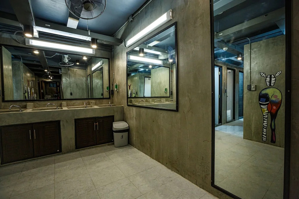 Episode 11 Hostel Sukhumvit