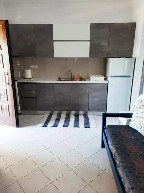 Melina Apartments - Bright Holiday Apartment in Nikiti