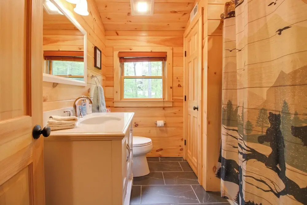 Londonderry Chalet w/ Deck, Fire Pit & Views!