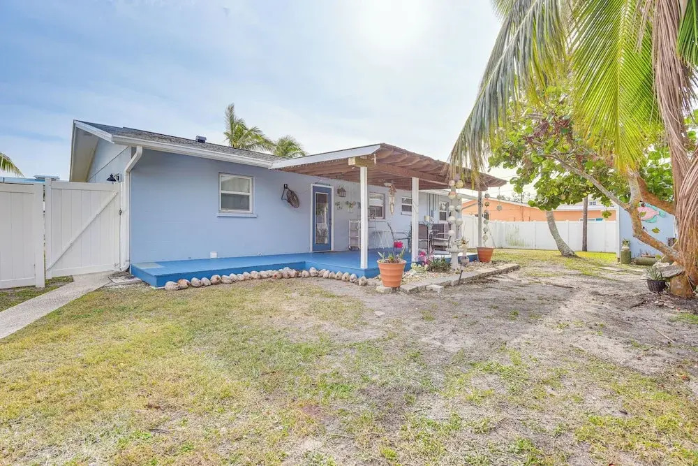 1 Mi to Anna Maria Island: Pet-friendly Retreat