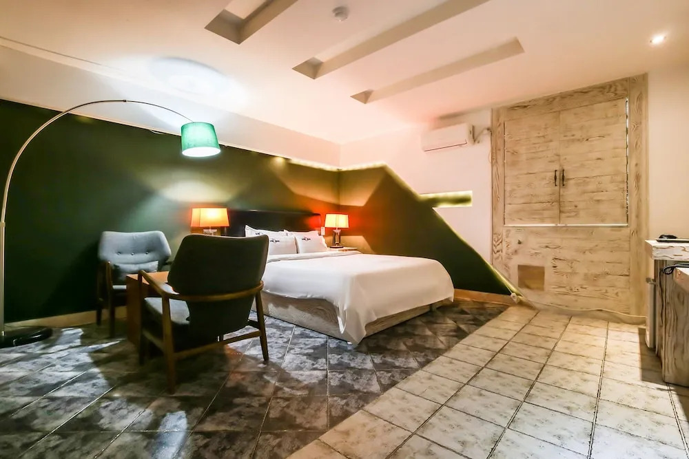 Apple Hotel