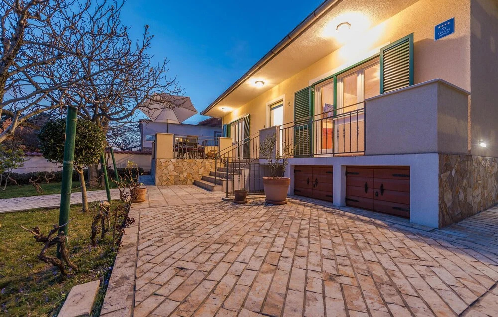 Nice Home In Vrsi With Wifi