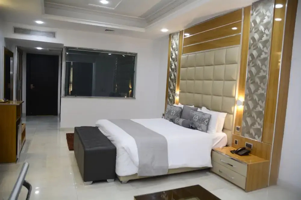 Caeser's Luxury Hotel