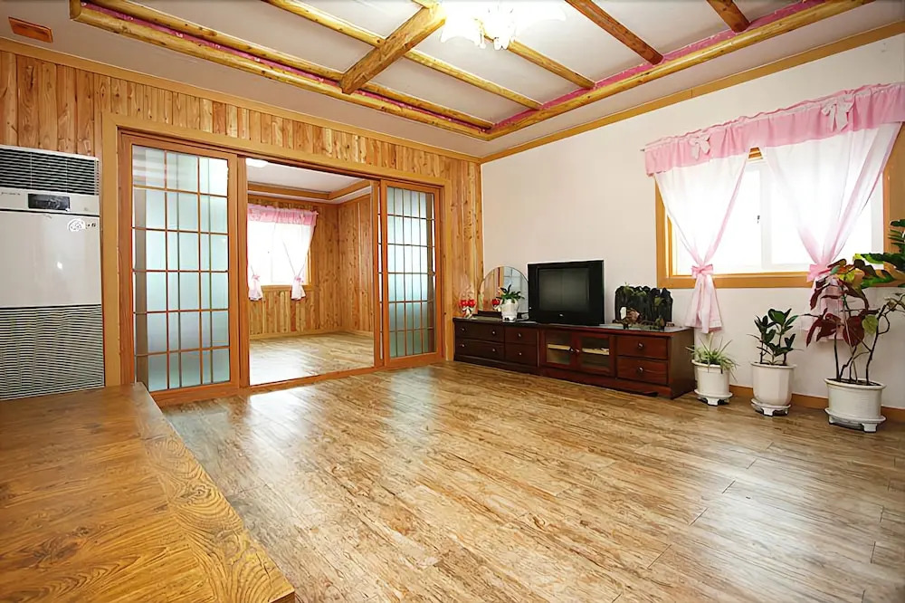 Pocheon Evergreen Pension