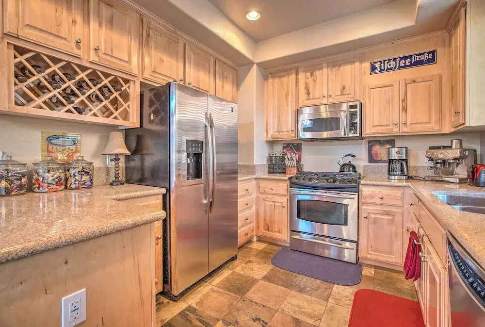 Mammoth Lakes Townhome - 10-Min Walk to Village