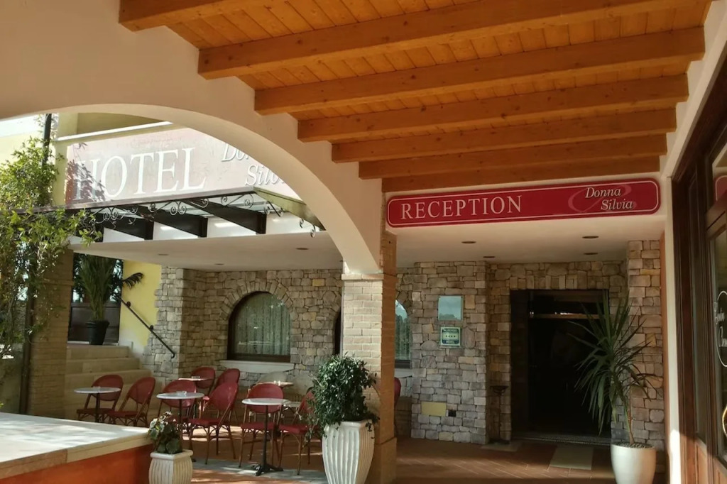 Отель AHG Donna Silvia Wellness Hotel
