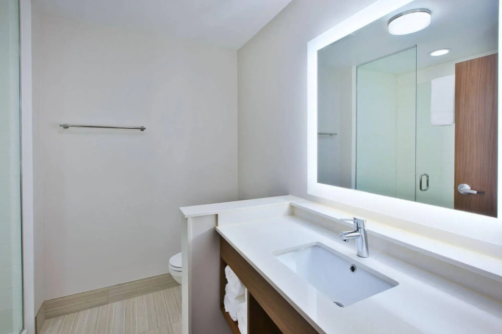 Holiday Inn Express and Suites South Hill by IHG