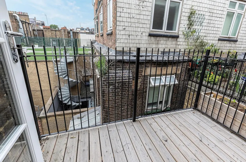 Rustic 2BR apt with balcony in Pimlico near Victoria
