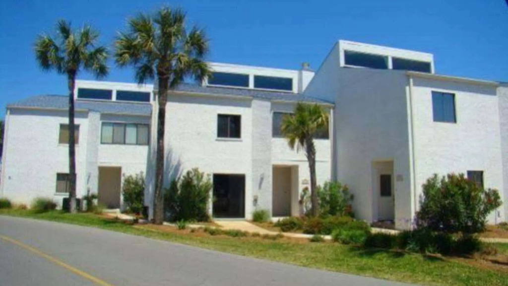 Shoreline Townhome by Holiday Isle