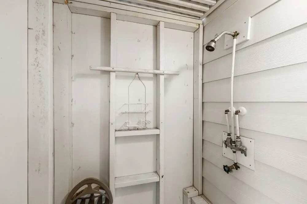 Bridgeview On Broad 1 Bedroom Home by RedAwning