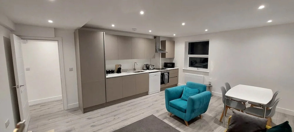 Modern 2 Bedroom Apartments Town Centre Camberley