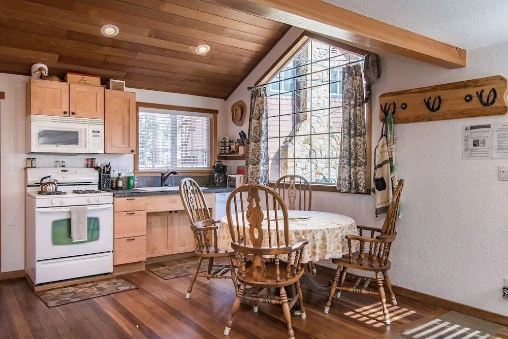 Updated Lake Tahoe House - 1 Br home by RedAwning