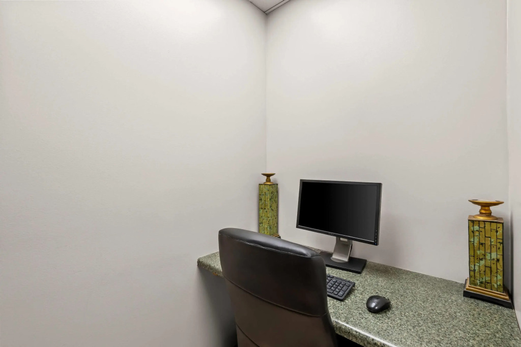 Days Inn & Suites by Wyndham Cedar Rapids