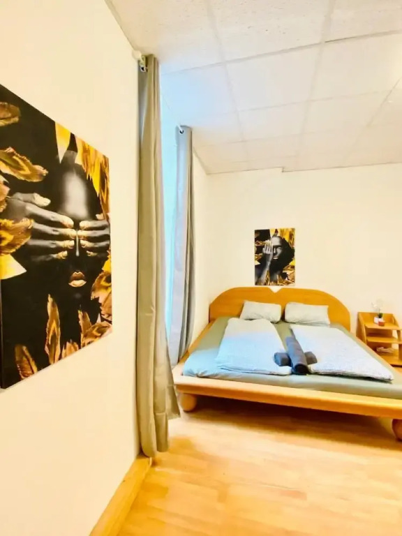 Stylish Shared 3-Bedroom Stay Near City