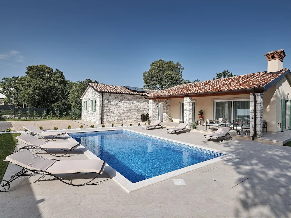 Detached Villa With Cozy Outdoor Kitchen And Swimming Pool Near Groznjan
