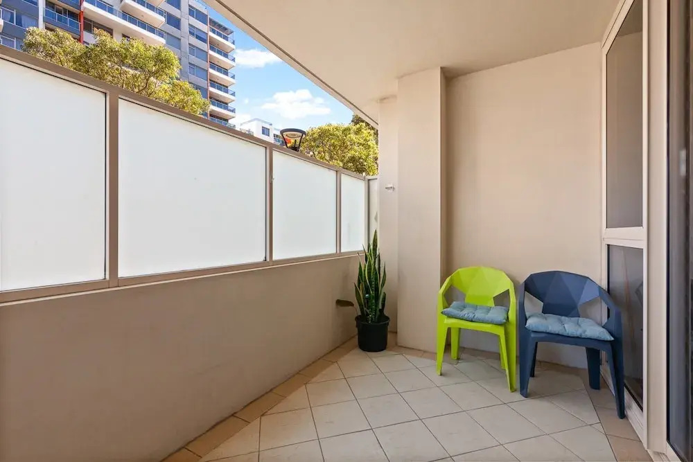 Inner-city Stay With Pool and Gym Access