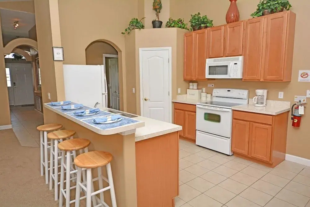 345 Woodward Place 4 Br villa by RedAwning