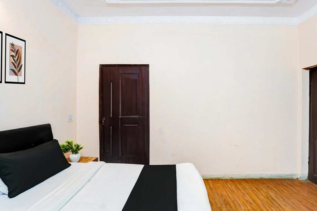 SPOT ON 46687 Hotel Prabhu