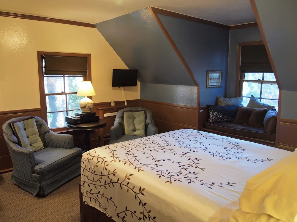 Strawberry Creek Inn Bed & Breakfast