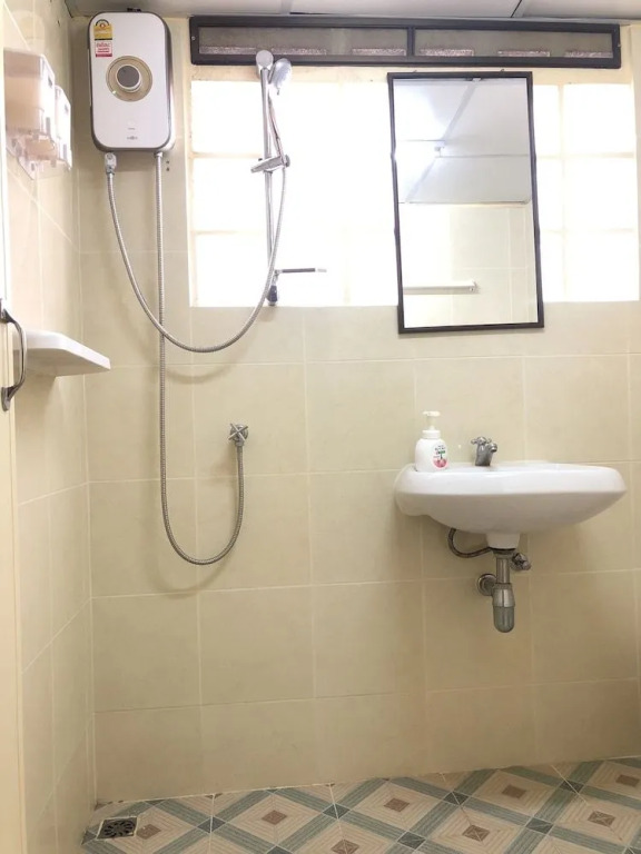 B168 Bed And More Hostel