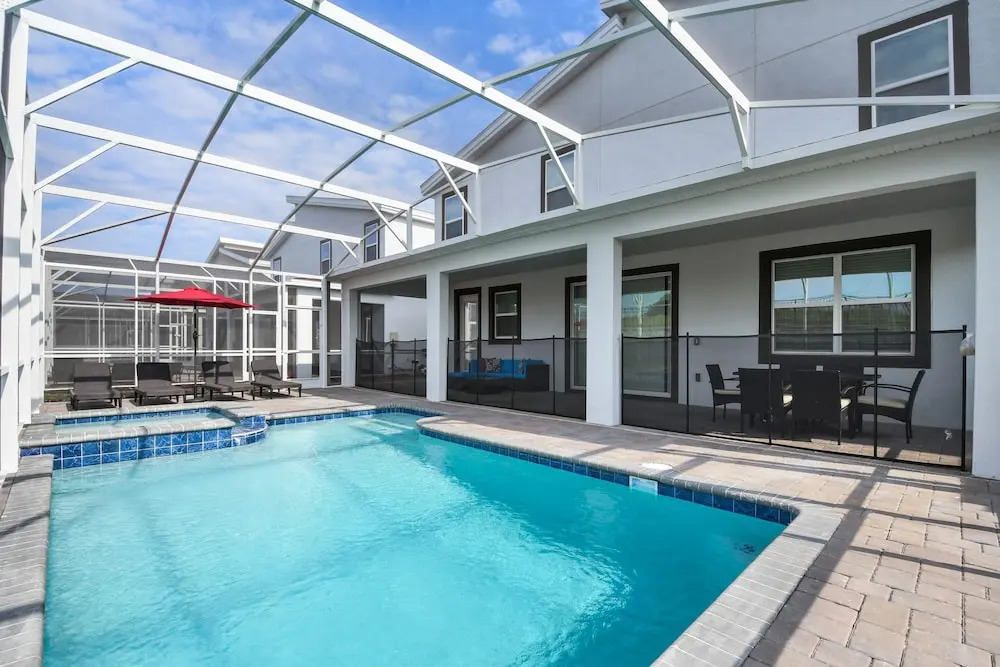 Striking Championsgate 10br Villa Pool spa Disney, Kissimmee