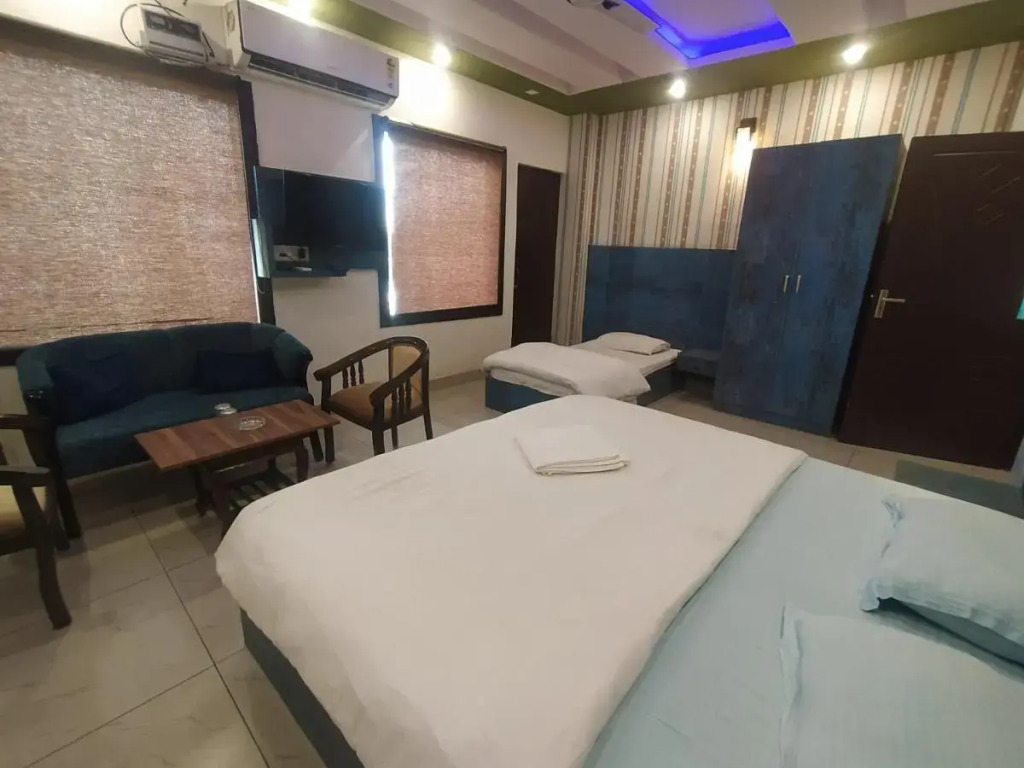 Hotel Regal Residency