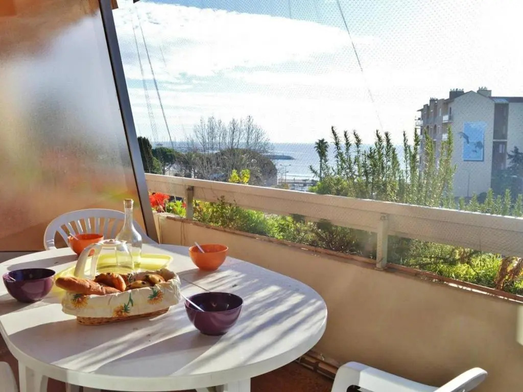 Appartement Le Lavandou, 2 pièces, 4 personnes - FR-1-251-212
