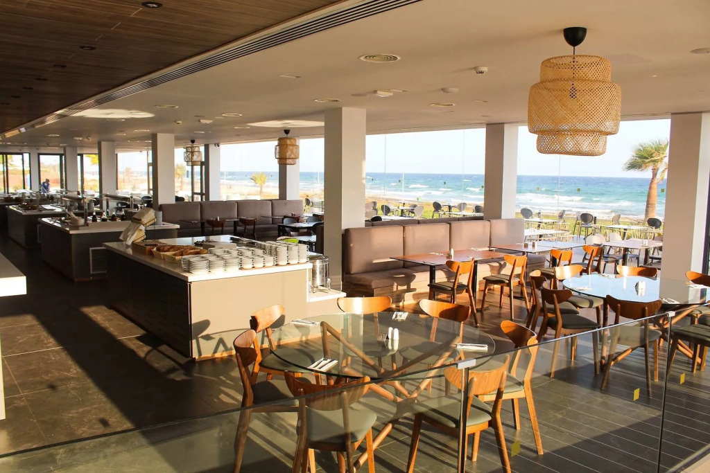 Piere - Anne Beach Hotel