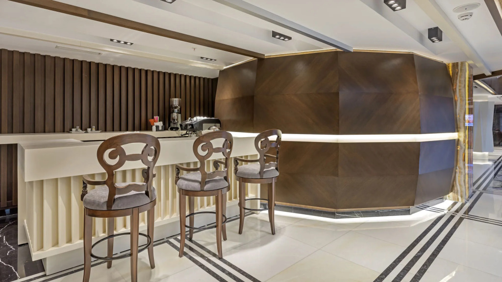 B Business Hotel & Spa