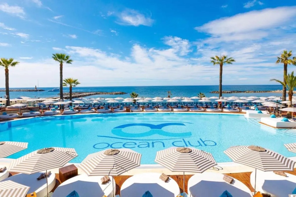 First Line Puerto Banus Harbour, 3 bedroom Luxury Apartment, Marbella