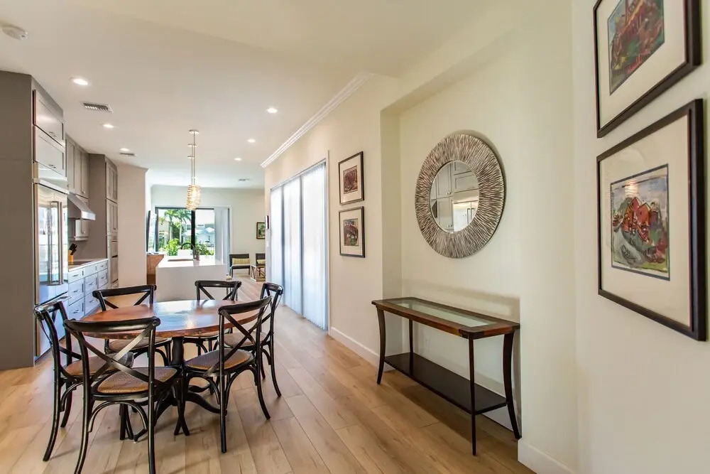 Sorrento Luxury Vacation Home: Expansive 5-Bedroom, 4.5-Bath Retreat with Private Pool, Hot Tub, and Pet-Friendly Accommodations – Just a Short Walk from Stunning Vanderbilt Beach