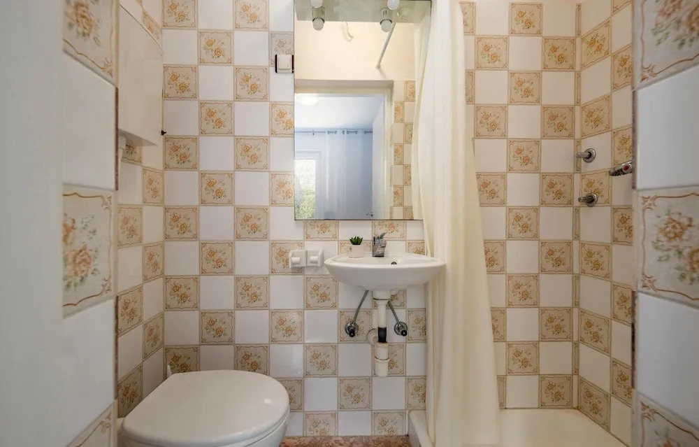 Awesome Home in Dramalj With Wifi and 5 Bedrooms