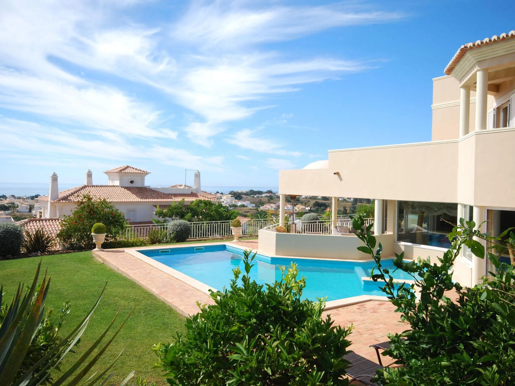 Lavish Villa With Private Swimming Pool