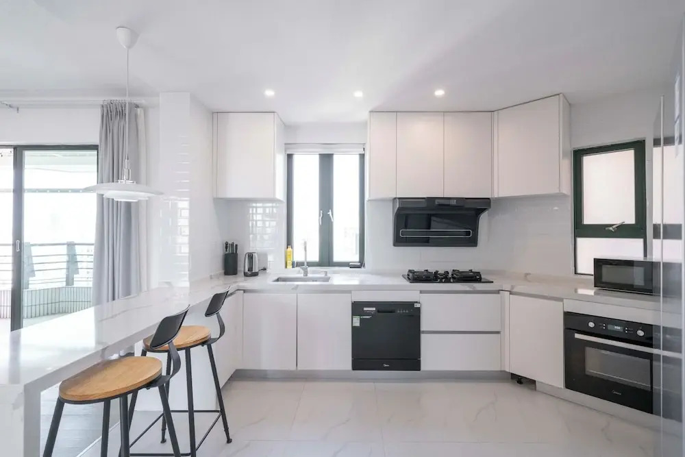 Tyms Elegant 4BR 2BA Apt Xujiahui Malls