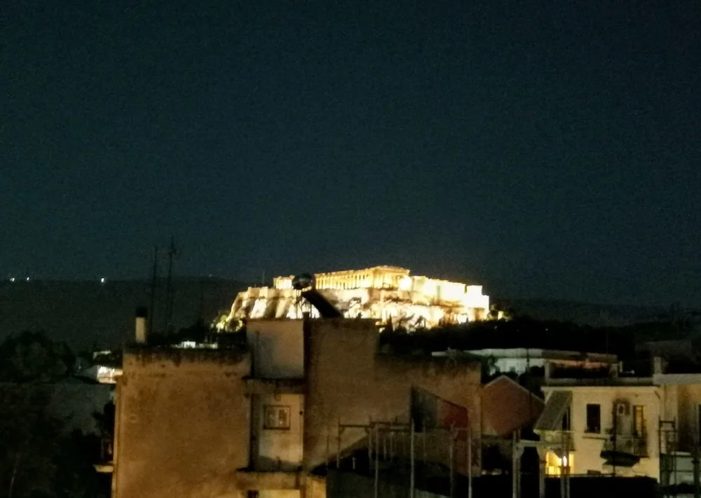 Comfortable apartment in Acropolis