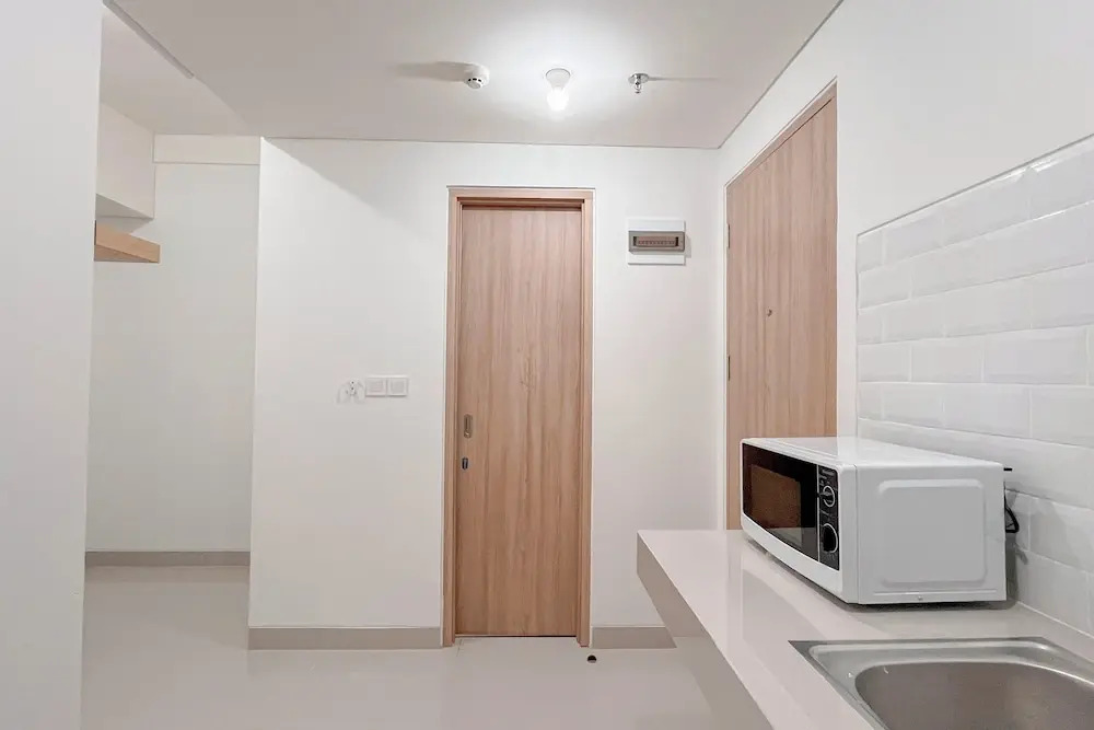 Cozy 1BR (No Kitchen) at Bandaraya - Tallasa City Makassar Apartment By Travelio