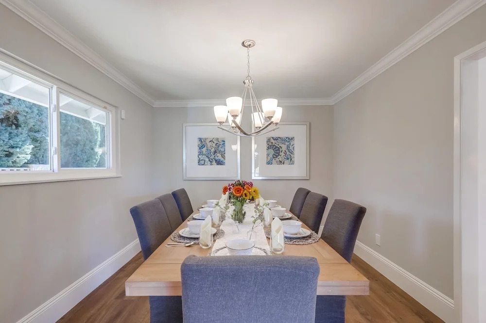 Gorgeous Upgraded 5 Bedroom & 3 Bath Home with pool