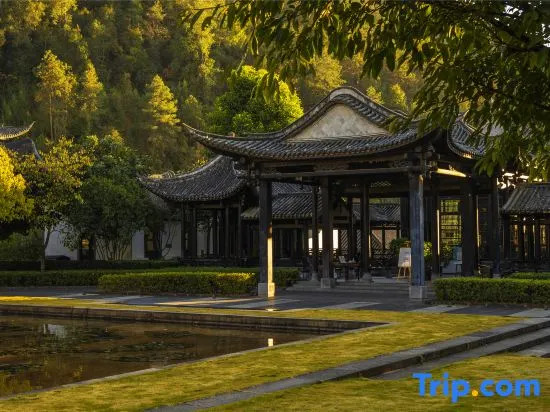 Yunhe Banshan Hot Spring Resort Hotel (Tengchong Mayugu Hot Spring Town)