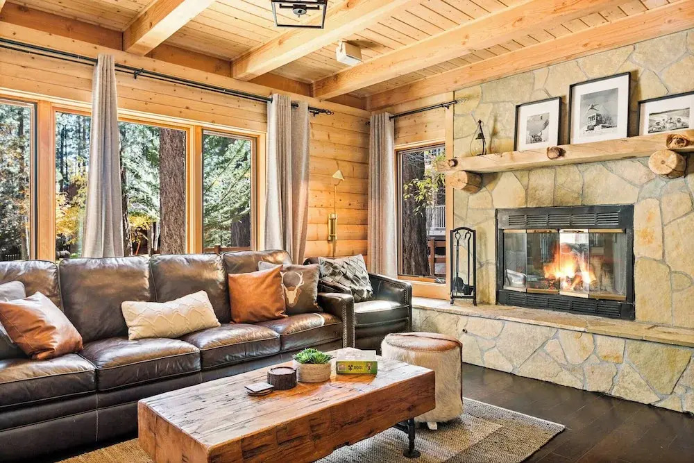 Summit Pine Lodge 4 BDR Minutes From Bear Lake!