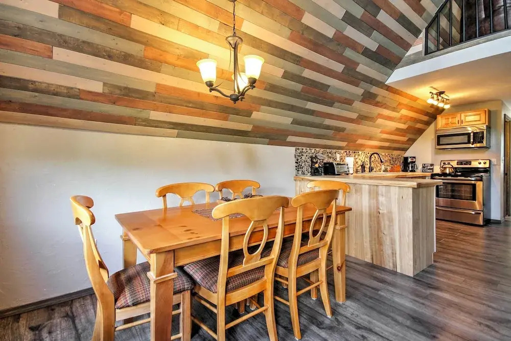 Hillside Cripple Creek Cabin w/ Hot Tub, Mtn Views