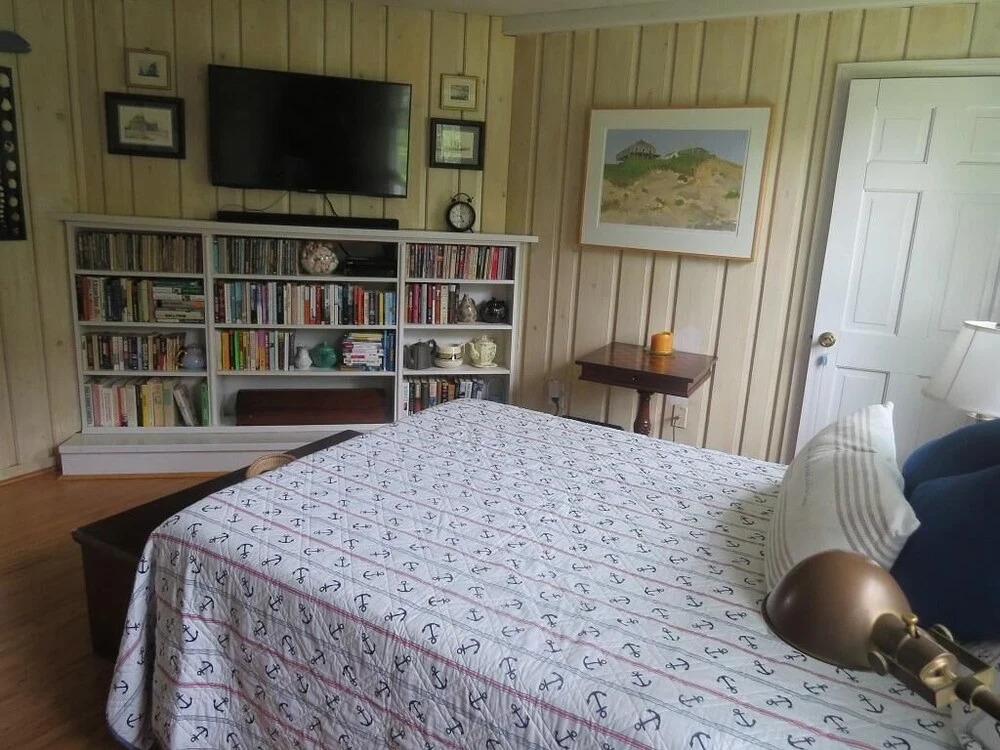 76 Indian Hill Road North - Three Bedroom House