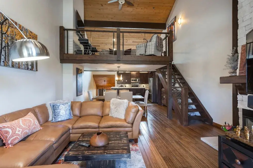 Ridgepoint at Deer Valley Resort - Three Bedroom Condo with Hot Tub #126 3 Condo