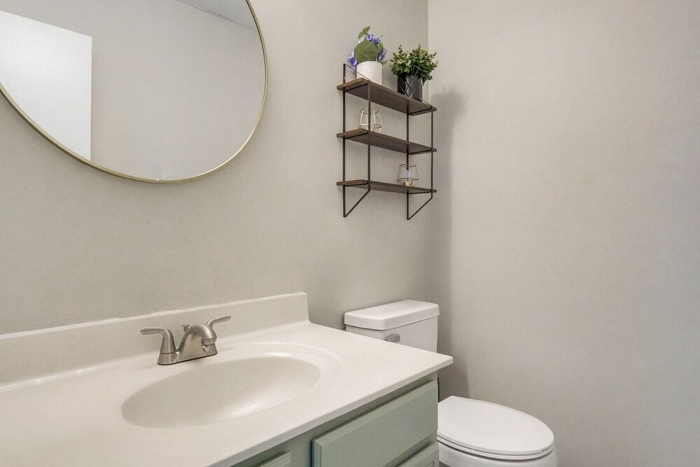 3BD Townhome w/ Patio, 3 Mi to Fort Bragg/liberty