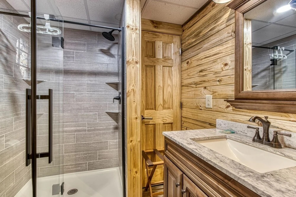 Er20 - Eagles Roost Great Location! - Close To Town! 4 Bedroom Cabin by RedAwning