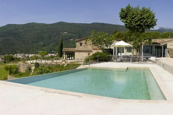 Masia dAmer - Complex rural amb encant