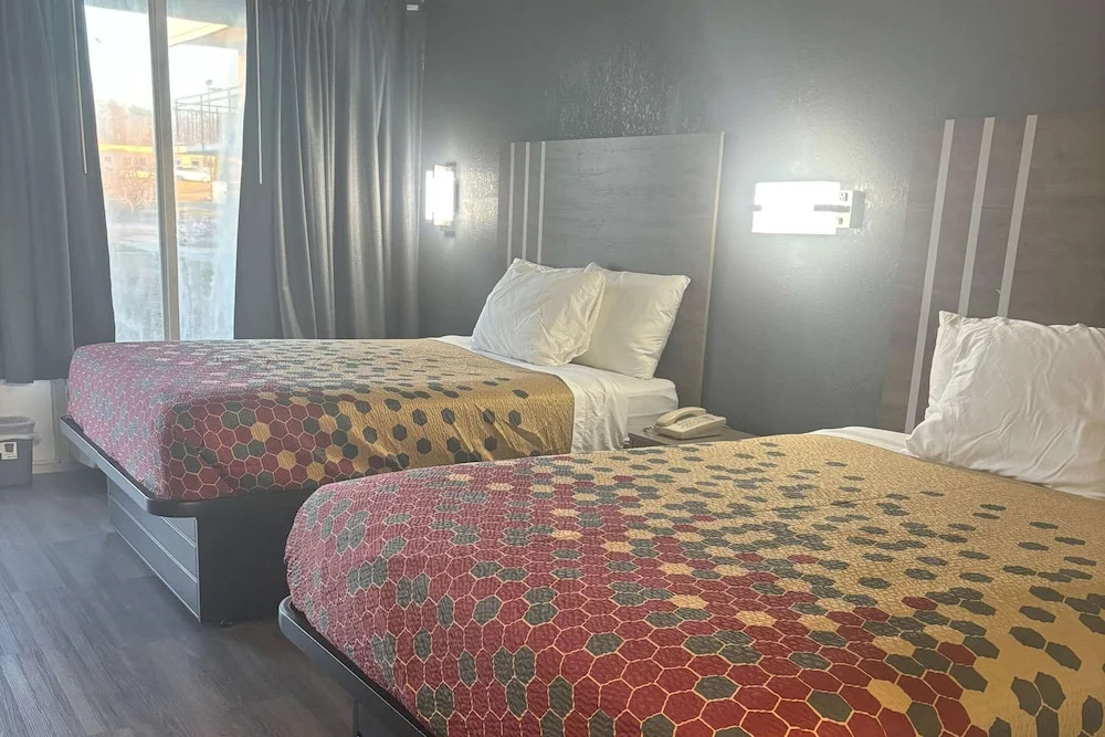Days Inn Calhoun