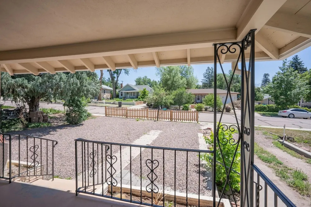 4 Bedroom Mountain View with Firepit & Ping Pong