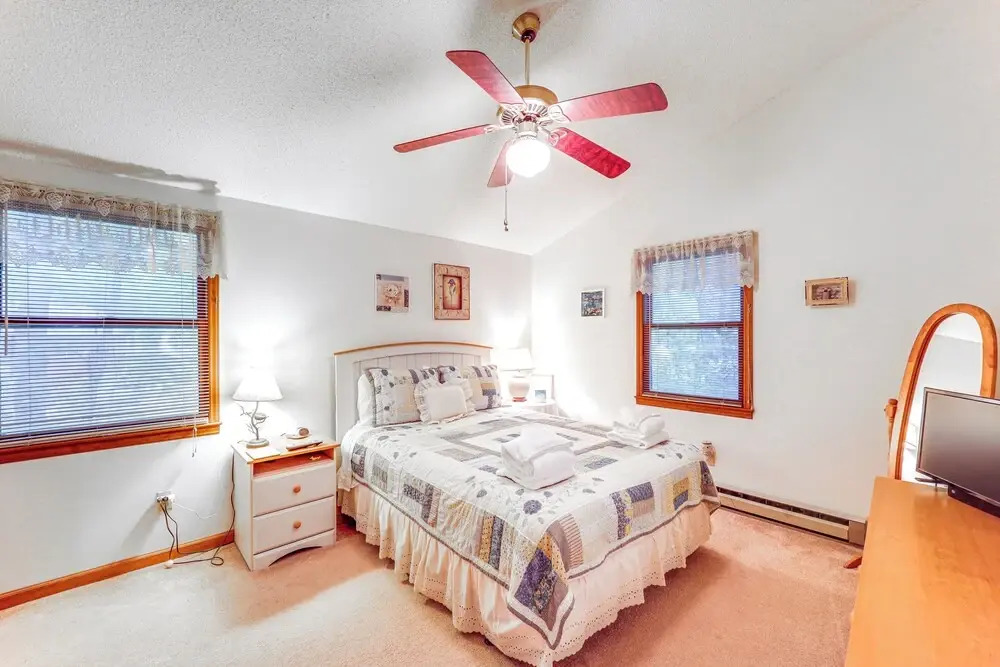 Lake & Pool Access! Outdoorsy Getaway in Newland
